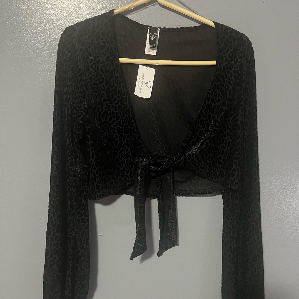 Windsor front tie top